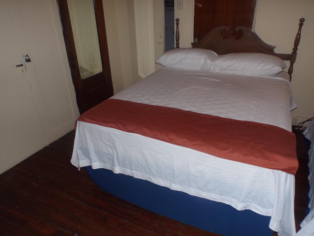 Tropical Court Inn New Кингстън Стая снимка