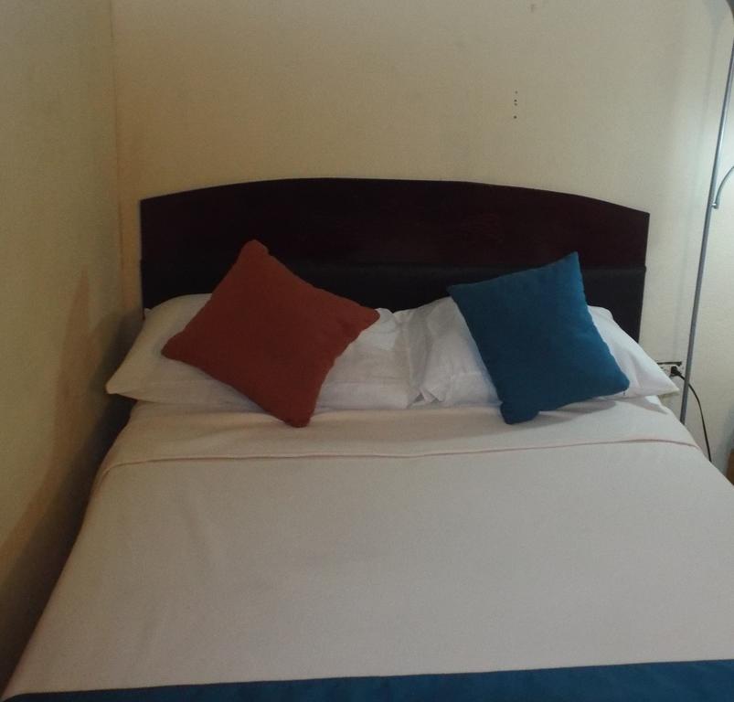 Tropical Court Inn New Кингстън Стая снимка