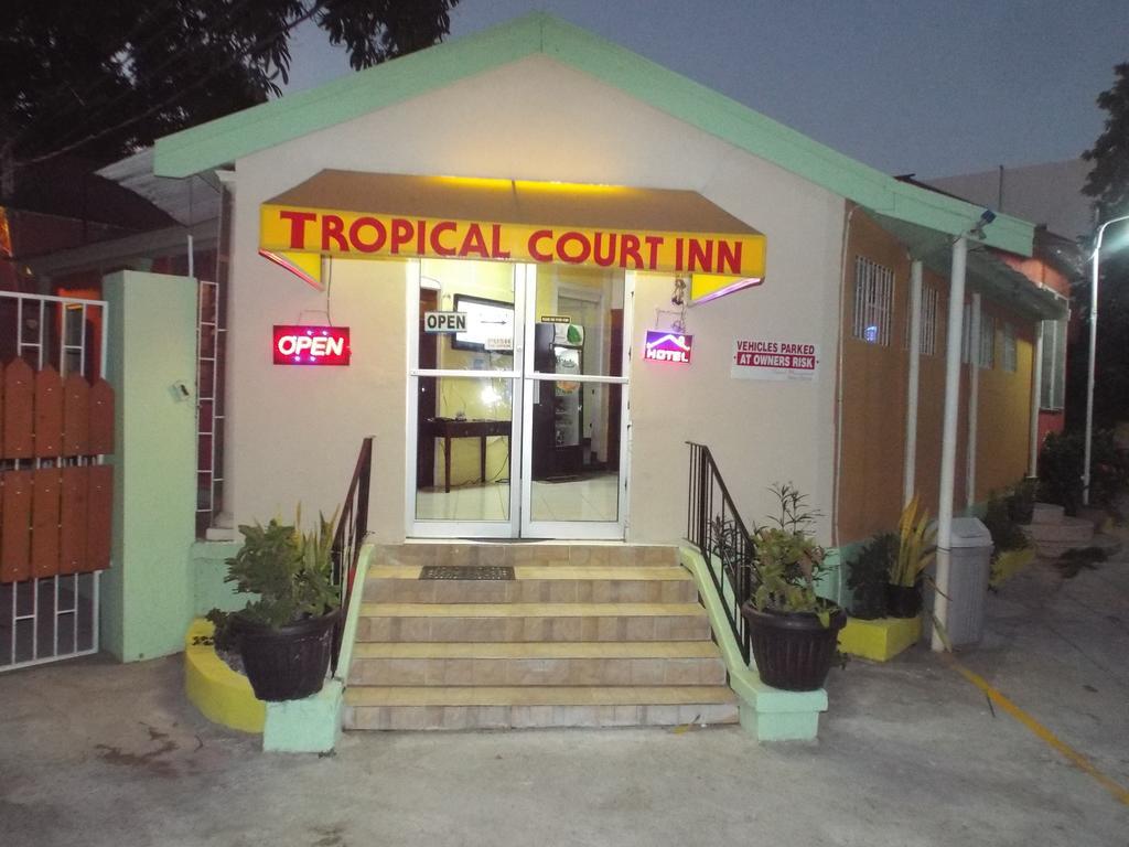 Tropical Court Inn New Кингстън Екстериор снимка