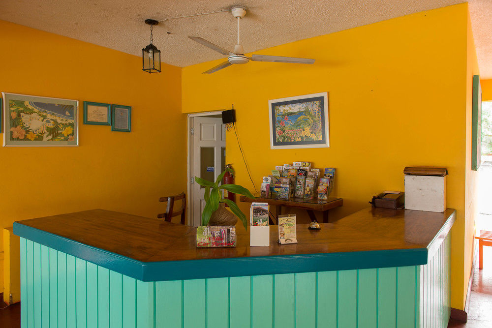 Tropical Court Inn New Кингстън Екстериор снимка