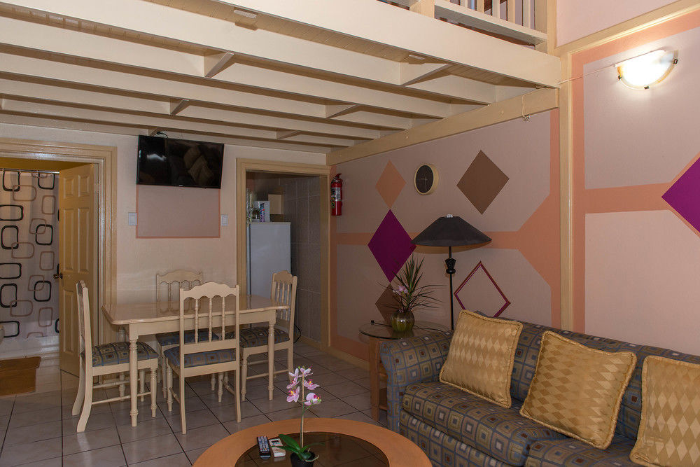 Tropical Court Inn New Кингстън Екстериор снимка