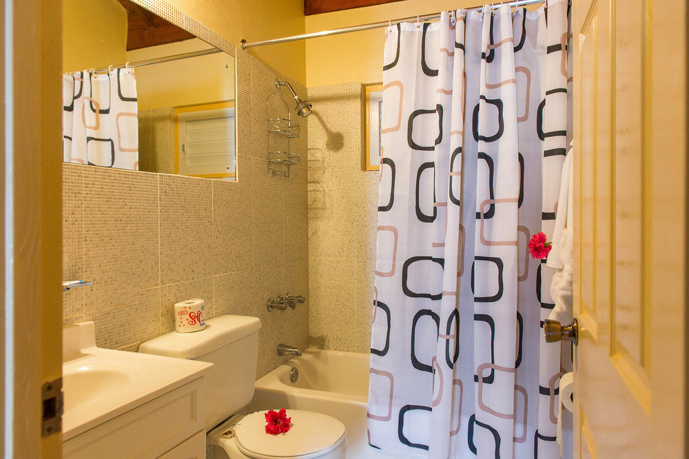 Tropical Court Inn New Кингстън Екстериор снимка