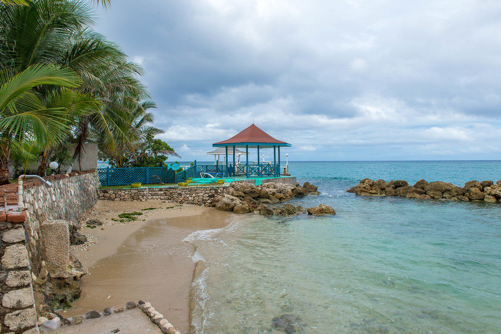 Tropical Court Inn New Кингстън Екстериор снимка