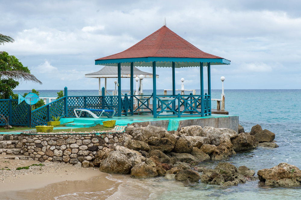 Tropical Court Inn New Кингстън Екстериор снимка